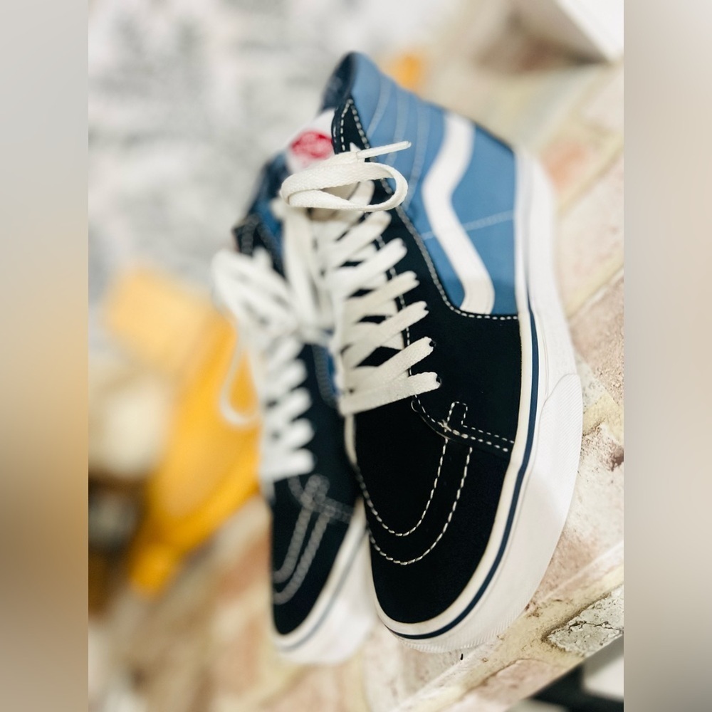 Vans SK8-HI unisex women’s 8.5 and men’s 7.0 great condition Super clean!!!